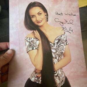 Crystal Gayle Autographed 8 X 10 Color Photo Country Music Grammy